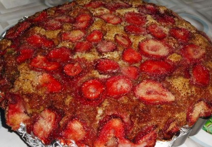 Нежный пирог с клубникой: просто, быстро и вкусно