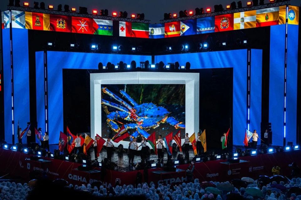 Омские активисты Движения Первых на финале Всероссийского проекта-фестиваля «Российская школьная весна» Омские активисты Движения Первых на финале Всероссийского проекта-фестиваля «Российская школьная весна»