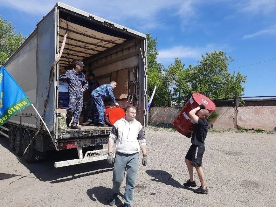 Из Омской области в Луганскую Народную Республику отправлен большегруз с гуманитарной помощью Из Омской области в Луганскую Народную Республику отправлен большегруз с гуманитарной помощью