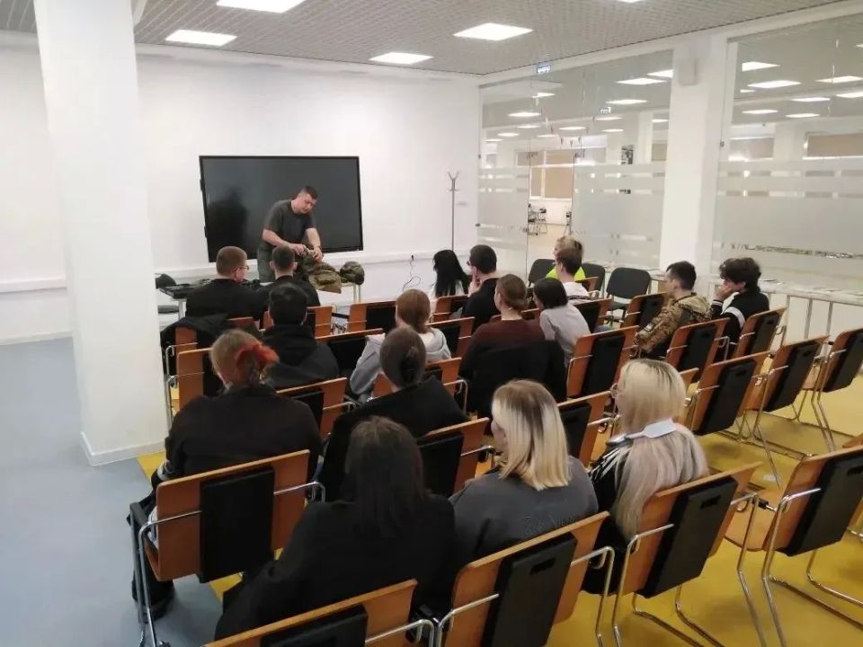 Подведены итоги масштабного проекта «Будущие защитники», который стал важным этапом в подготовке школьников к Всероссийской военно-патриотической игре «Зарница 2.0». В инициативе приняли участие более 2000 юных омичей из 38... Подведены итоги масштабного проекта «Будущие защитники», который стал важным этапом в подготовке школьников к Всероссийской военно-патриотической игре «Зарница 2.0». В инициативе приняли участие более 2000 юных омичей из 38...