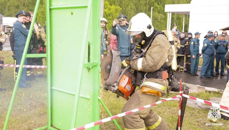 В Омске стартовал конкурс на звание лучшего звена газодымозащитной службы В Омске стартовал конкурс на звание лучшего звена газодымозащитной службы