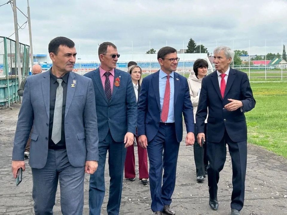 В рамках контроля за реализацией народной программы депутат Государственной Думы от «Единой России» Игорь Антропенко посетил ключевые социальные объекты Большереченского района В рамках контроля за реализацией народной программы депутат Государственной Думы от «Единой России» Игорь Антропенко посетил ключевые социальные объекты Большереченского района