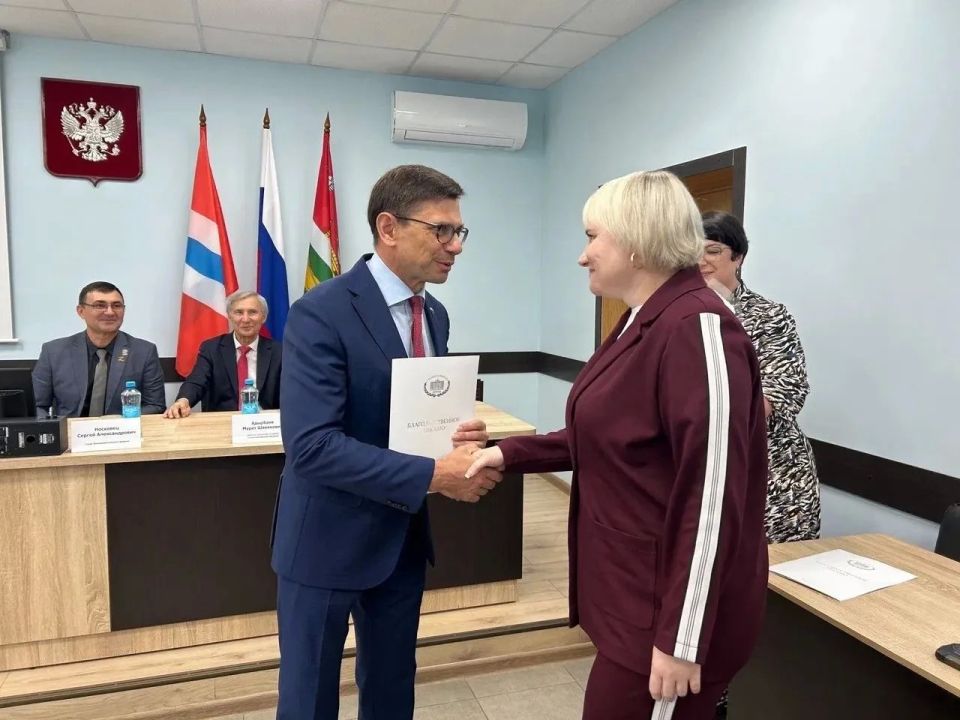В рамках контроля за реализацией народной программы депутат Государственной Думы от «Единой России» Игорь Антропенко посетил ключевые социальные объекты Большереченского района