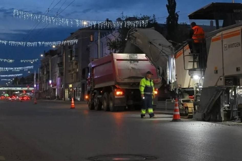 В Омске обновляют улицу Красный Путь: ремонт выполнен уже на пятую часть