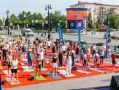 В центре Омска прошёл масштабный йога-марафон