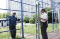 На спортивной площадке по адресу: ул. Краснопресненская, 5 начался ремонт поврежденного металлического ограждения