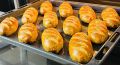 Спокойная выпечка с мясной начинкой: пирожки из слоёного теста и динамичный домашний ритуал