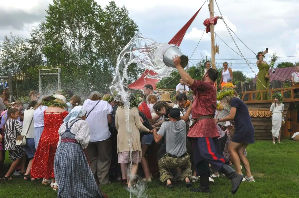 В Большереченском музее-заповеднике «Старина Сибирская» прошёл фольклорно-обрядовый праздник «Иван Купала», который посетило 950 человек В Большереченском музее-заповеднике «Старина Сибирская» прошёл фольклорно-обрядовый праздник «Иван Купала», который посетило 950 человек