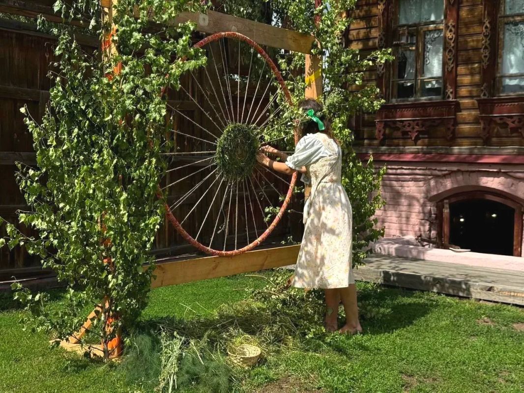 В Большереченском музее-заповеднике «Старина Сибирская» прошёл фольклорно-обрядовый праздник «Иван Купала», который посетило 950 человек В Большереченском музее-заповеднике «Старина Сибирская» прошёл фольклорно-обрядовый праздник «Иван Купала», который посетило 950 человек