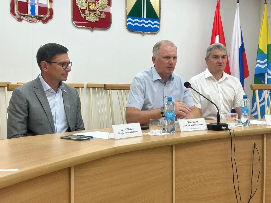 Депутат Госдумы от «Единой России» Игорь Антропенко посетил с рабочим визитом Называевский район