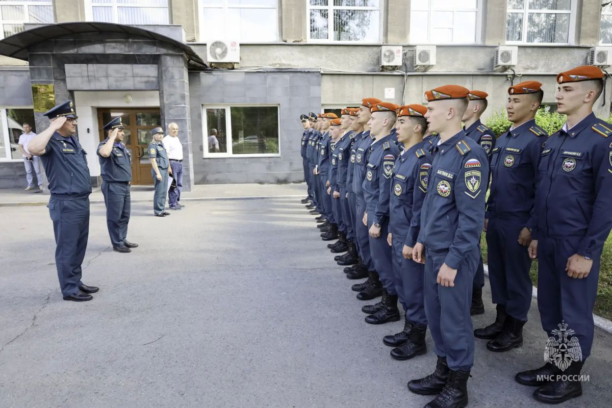 Первые шаги в профессии. Восемнадцать курсантов Сибирской пожарно-спасательной академии МЧС России прибыли в Омск для прохождения практики Первые шаги в профессии. Восемнадцать курсантов Сибирской пожарно-спасательной академии МЧС России прибыли в Омск для прохождения практики