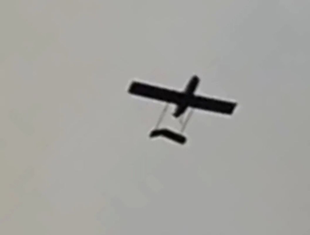Так выглядит модернизированный дрон-камикадзе FP-1 дальностью 2700-3400 км (фото 1), атаковавший Омский НПЗ Так выглядит модернизированный дрон-камикадзе FP-1 дальностью 2700-3400 км (фото 1), атаковавший Омский НПЗ