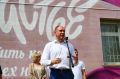 В День семьи, любви и верности в Омске торжественно открыли мурал «Счастье – это…» на фасаде Регионального перинатального центра