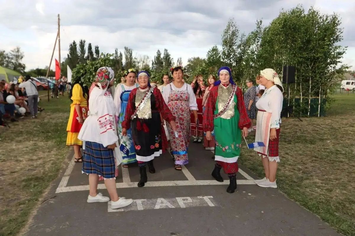 В Оконешниковском районе состоялся фестиваль национальных культур «Венок дружбы» В Оконешниковском районе состоялся фестиваль национальных культур «Венок дружбы»