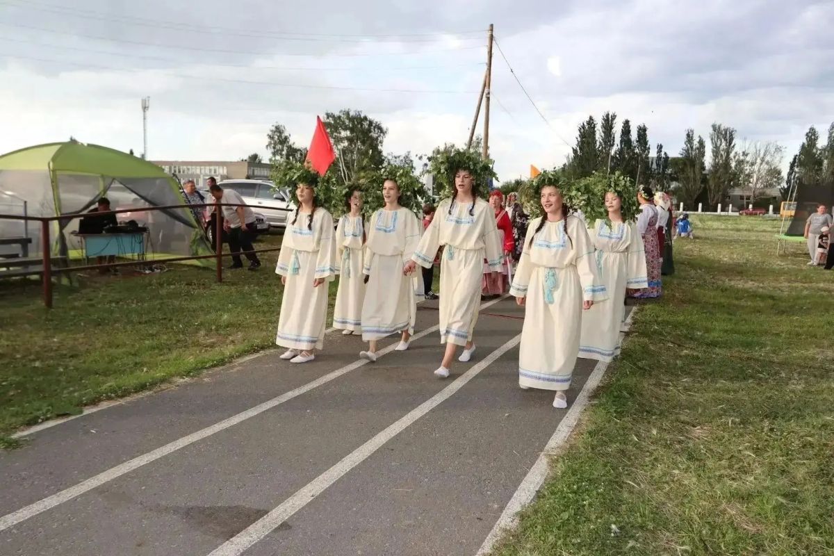 В Оконешниковском районе состоялся фестиваль национальных культур «Венок дружбы» В Оконешниковском районе состоялся фестиваль национальных культур «Венок дружбы»
