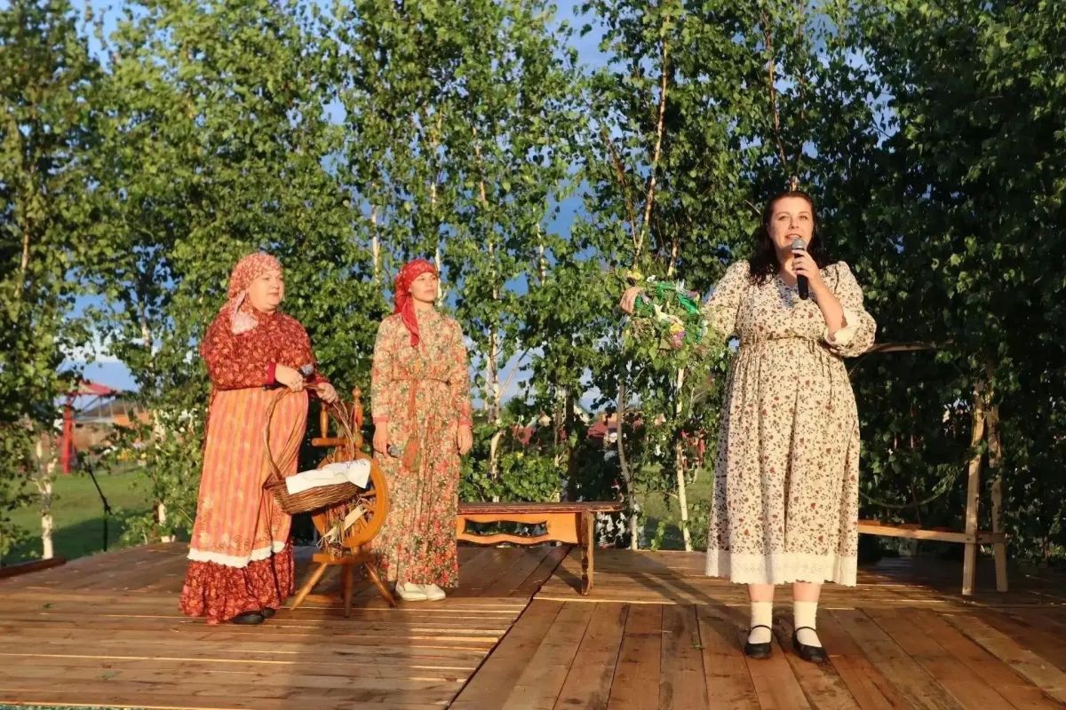 В Оконешниковском районе состоялся фестиваль национальных культур «Венок дружбы» В Оконешниковском районе состоялся фестиваль национальных культур «Венок дружбы»