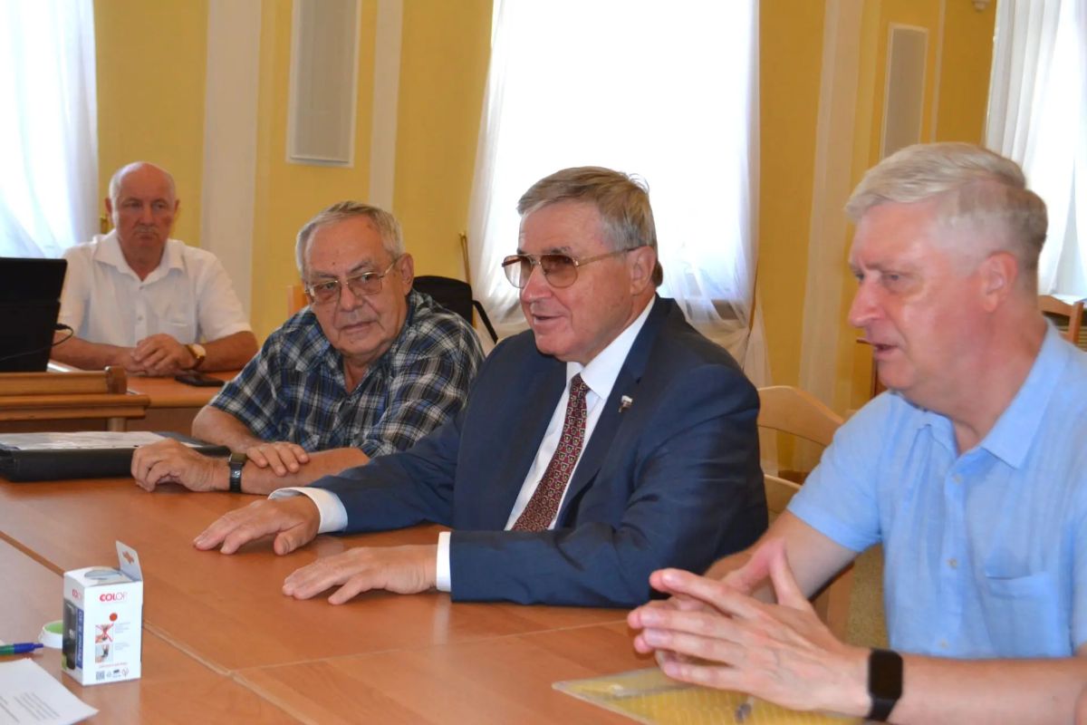 Три кандидата представили в Избирательную комиссию Омской области документы на выдвижение на выборах депутатов Государственной Думы девятого созыва: Три кандидата представили в Избирательную комиссию Омской области документы на выдвижение на выборах депутатов Государственной Думы девятого созыва:
