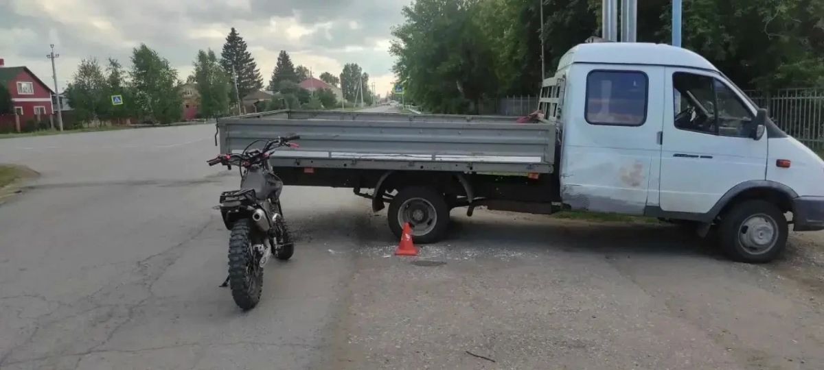 Сегодня в 17:50 в дежурную часть отдела МВД России по Любинскому району поступило сообщение о дорожно-транспортном происшествии в р.п. Красный Яр