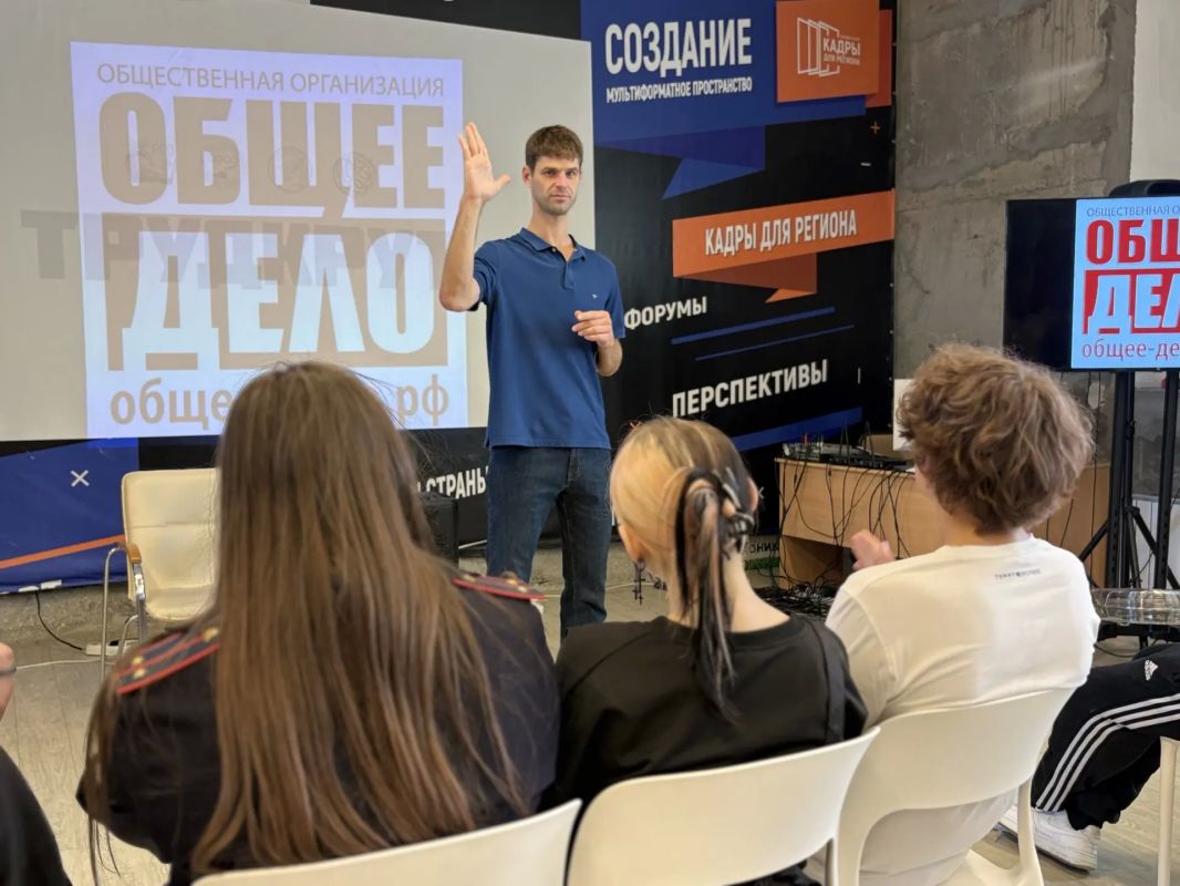 В самый разгар летних каникул представители Общественного совета при УМВД России по Омской области совместно с инспекторами по делам несовершеннолетних организовали для своих подопечных познавательное мероприятие В самый разгар летних каникул представители Общественного совета при УМВД России по Омской области совместно с инспекторами по делам несовершеннолетних организовали для своих подопечных познавательное мероприятие