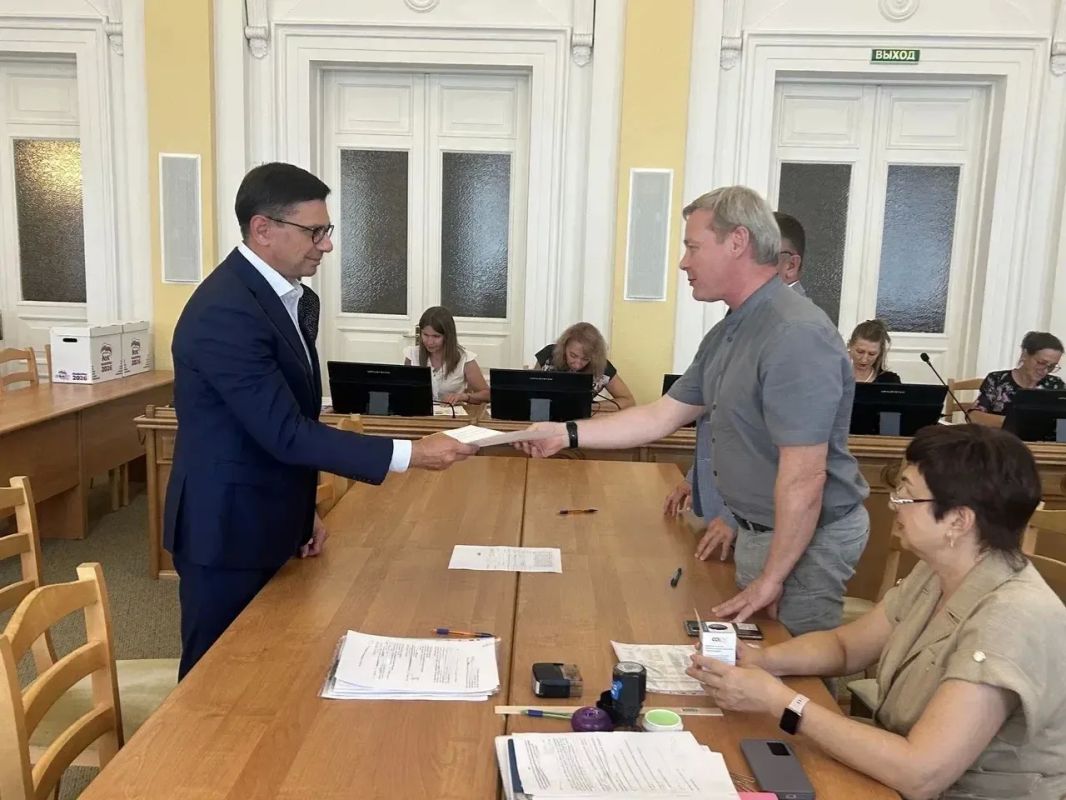 Игорь Антропенко подал документы для участия в выборах в Госдуму Игорь Антропенко подал документы для участия в выборах в Госдуму