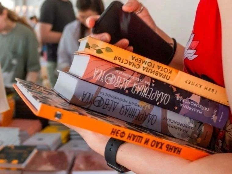 Афиша недели с 18 по 26 июля: IOWA, книжная ярмарка и вечер памяти Высоцкого Афиша недели с 18 по 26 июля: IOWA, книжная ярмарка и вечер памяти Высоцкого
