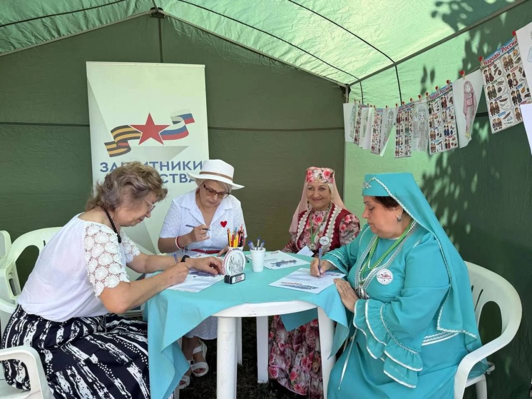 Патриотическая площадка на Сабантуе: связь поколений и поддержка защитников Родины! Патриотическая площадка на Сабантуе: связь поколений и поддержка защитников Родины!