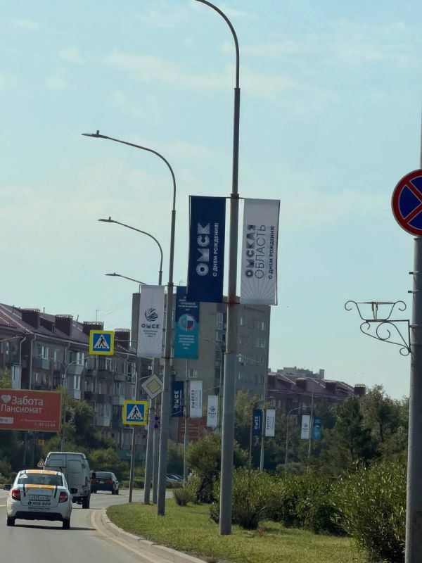 Город начали украшать к празднованию Дня Омской области и города Омска. Город начали украшать к празднованию Дня Омской области и города Омска.