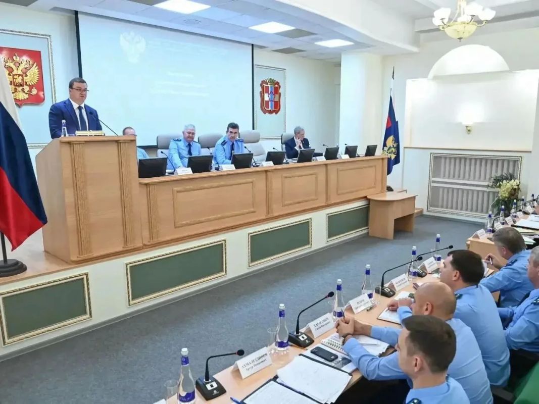 Губернатор Омской области Виталий Хоценко провел рабочую встречу с заместителем Генерального прокурора Российской Федерации Сергеем Зайцевым, который находится в регионе с рабочим визитом Губернатор Омской области Виталий Хоценко провел рабочую встречу с заместителем Генерального прокурора Российской Федерации Сергеем Зайцевым, который находится в регионе с рабочим визитом