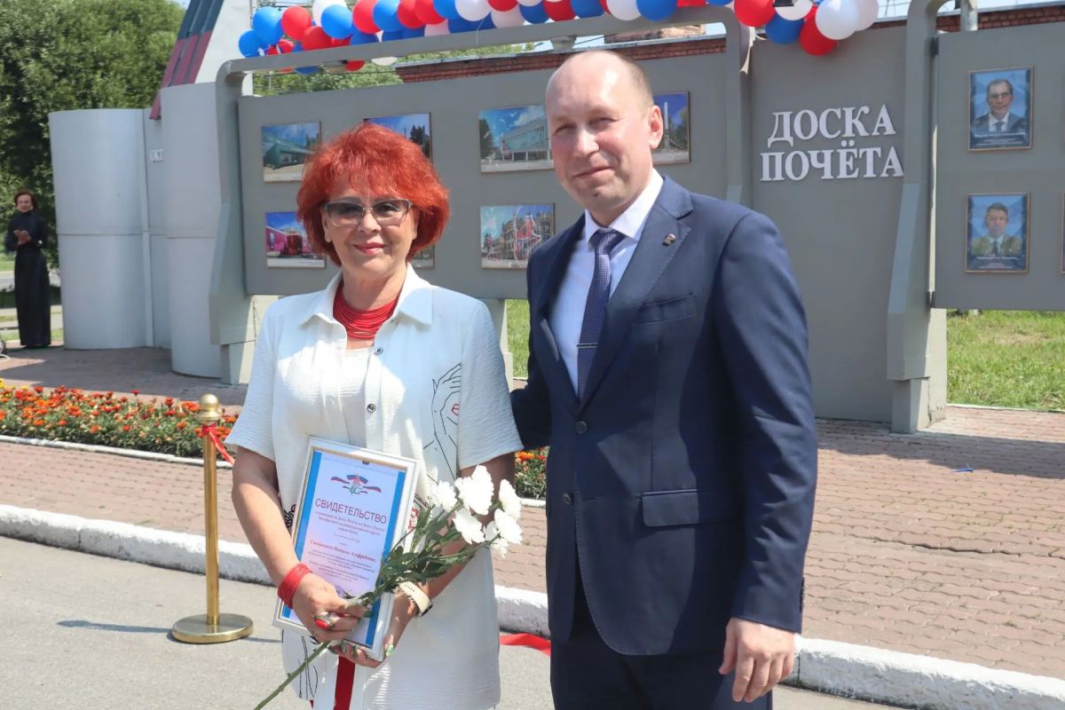 Коллектив Омского Дома Дружбы награжден медалью Правительства Омской области «За благотворительность» Коллектив Омского Дома Дружбы награжден медалью Правительства Омской области «За благотворительность»