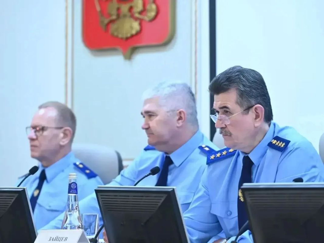 Губернатор Омской области Виталий Хоценко провел рабочую встречу с заместителем Генерального прокурора Российской Федерации Сергеем Зайцевым, который находится в регионе с рабочим визитом Губернатор Омской области Виталий Хоценко провел рабочую встречу с заместителем Генерального прокурора Российской Федерации Сергеем Зайцевым, который находится в регионе с рабочим визитом
