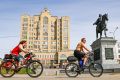 В Омской области распространили меры поддержки для переезжающих соотечественников на репатриантов, которые изъявят желание поселиться в этом регионе, сообщил ТАСС губернатор Виталий Хоценко
