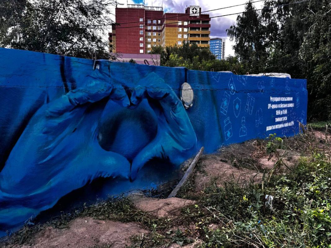 В Омске появились муралы, которые напоминают о здоровье В Омске появились муралы, которые напоминают о здоровье