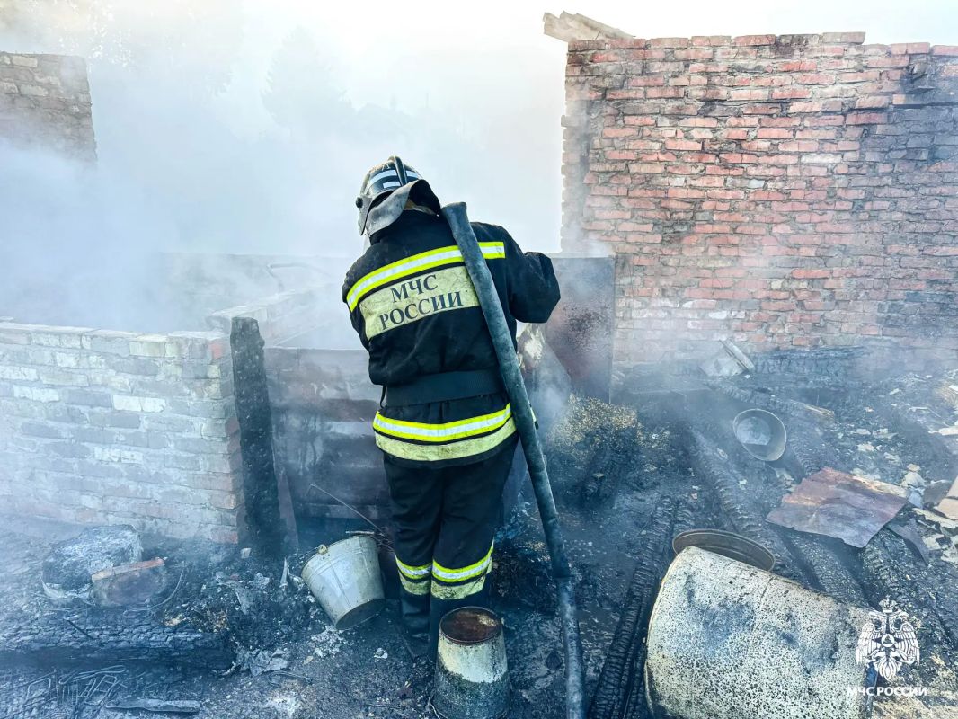 #пожарызасутки. 31 августа в 04:06 В Таврическом районе в селе Пристанском горели хозпостройки #пожарызасутки. 31 августа в 04:06 В Таврическом районе в селе Пристанском горели хозпостройки