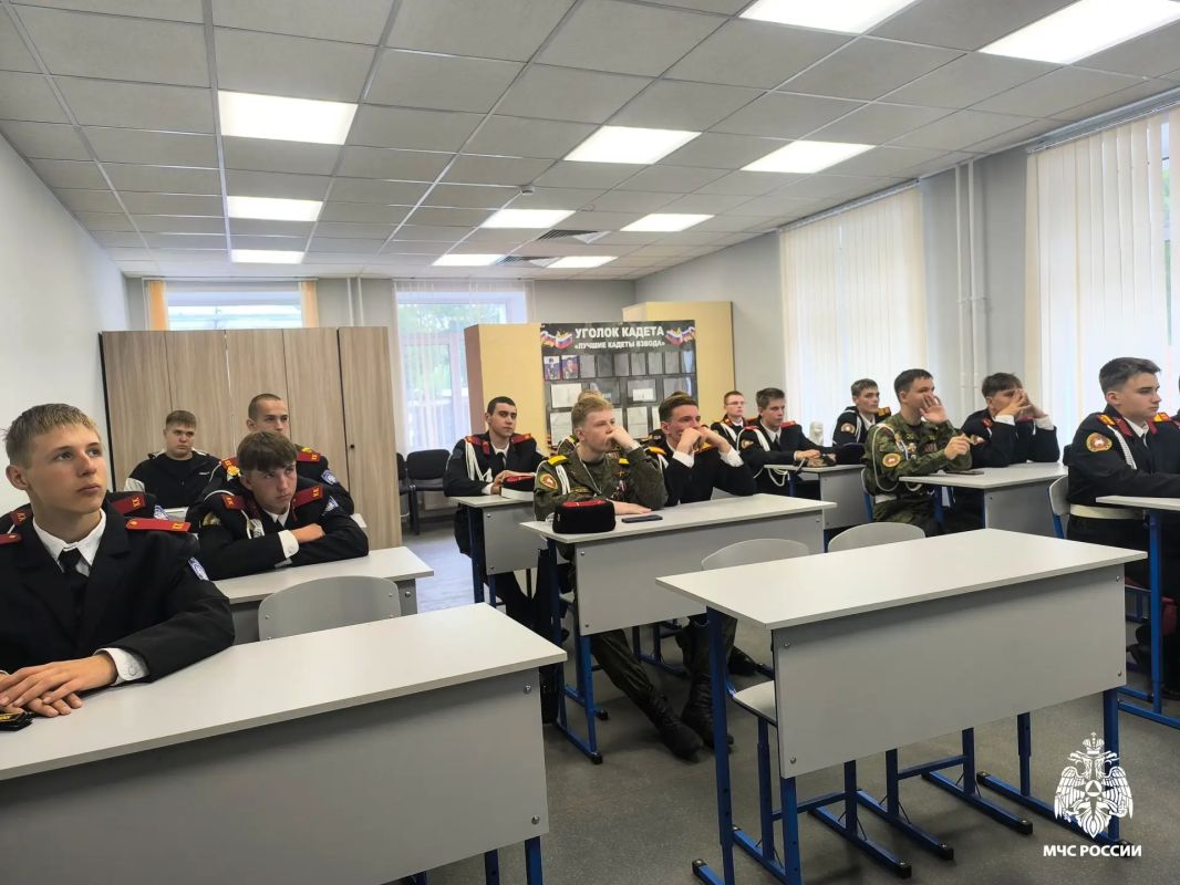 День знаний в Кадетском казачьем корпусе: торжественная линейка и урок безопасности от МЧС России День знаний в Кадетском казачьем корпусе: торжественная линейка и урок безопасности от МЧС России