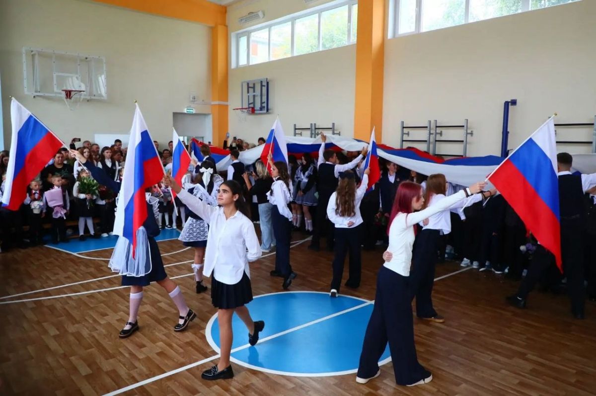 Также с особыми чувствами посетил торжественную линейку в Богословском сельском поселении, где прошло моё детство Также с особыми чувствами посетил торжественную линейку в Богословском сельском поселении, где прошло моё детство