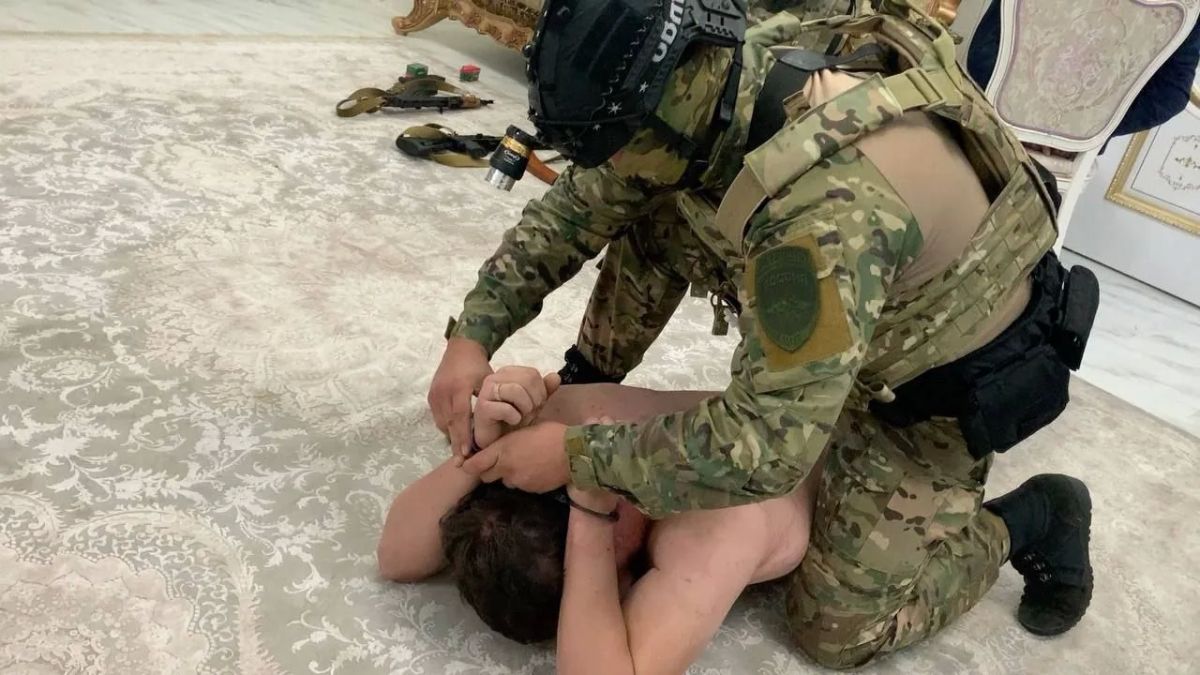 К длительным срокам лишения свободы предложил прокурор приговорить членов преступного сообщества по факту незаконного оборота более 78 кг наркотиков К длительным срокам лишения свободы предложил прокурор приговорить членов преступного сообщества по факту незаконного оборота более 78 кг наркотиков