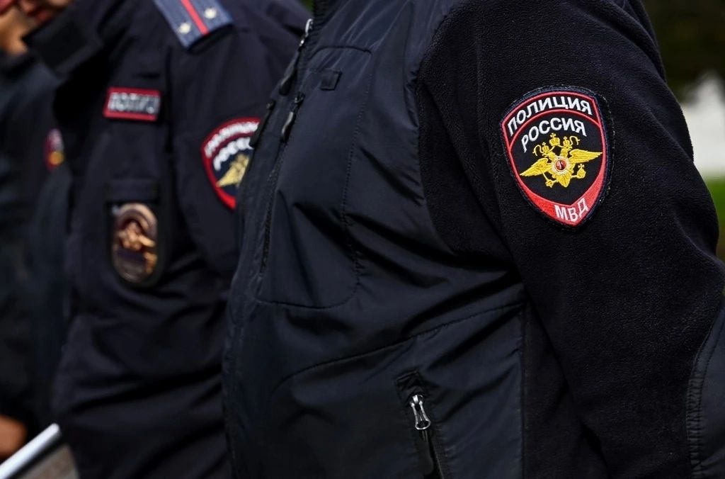 Сотрудники патрульно-постовой службы омской полиции принимают поздравления Сотрудники патрульно-постовой службы омской полиции принимают поздравления