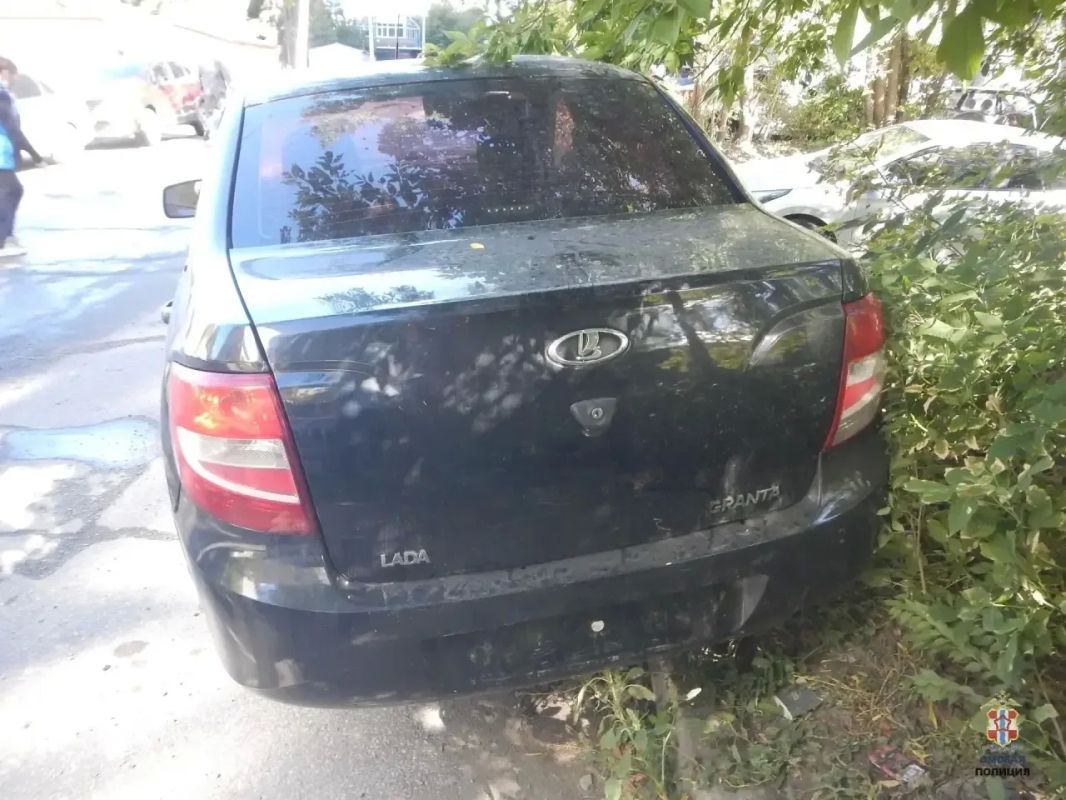 Сотрудники полиции раскрыли угон двух автомобилей: подозреваемые повредили машины при попытке скрыться с места происшествия Сотрудники полиции раскрыли угон двух автомобилей: подозреваемые повредили машины при попытке скрыться с места происшествия