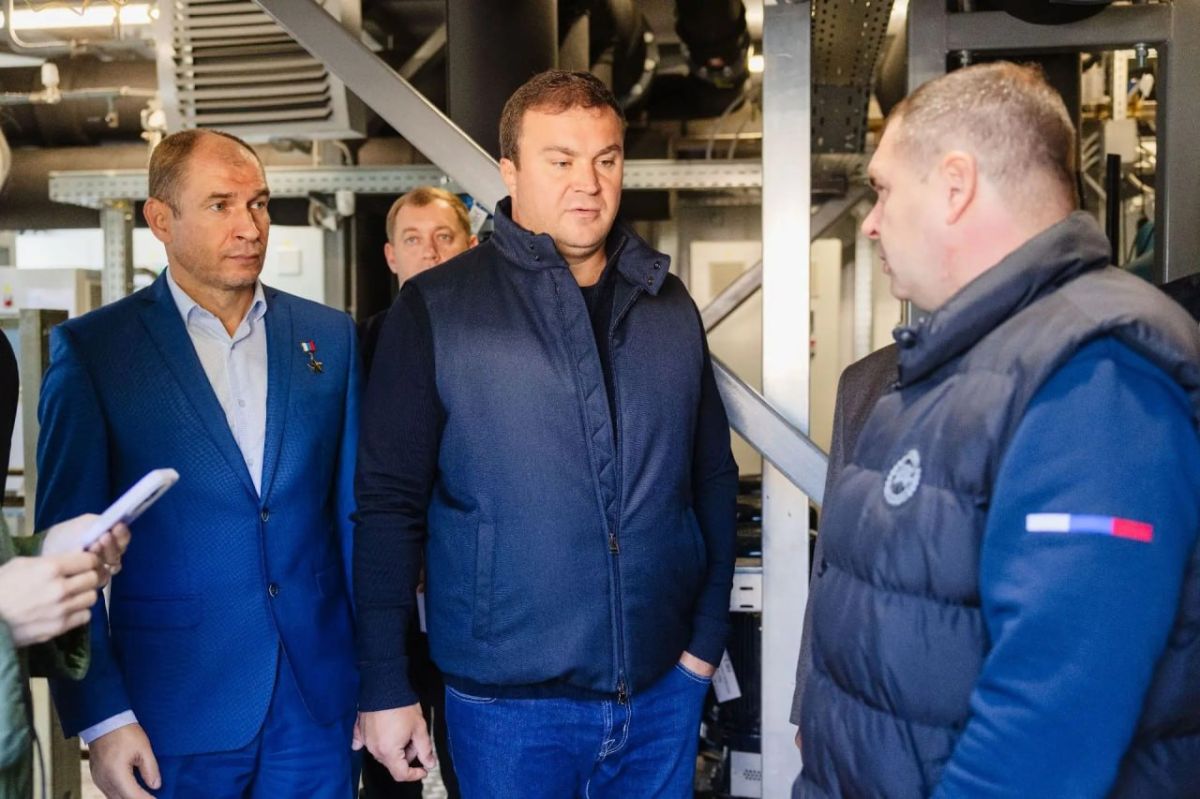 Губернатор Виталий Хоценко, представители правительства области, Герой России, сенатор РФ Дмитрий Перминов, депутат Заксобрания Омской области от Единой России Светлана Энверова и Михаил Каракоз побывали в Кормиловском районе Губернатор Виталий Хоценко, представители правительства области, Герой России, сенатор РФ Дмитрий Перминов, депутат Заксобрания Омской области от Единой России Светлана Энверова и Михаил Каракоз побывали в Кормиловском районе