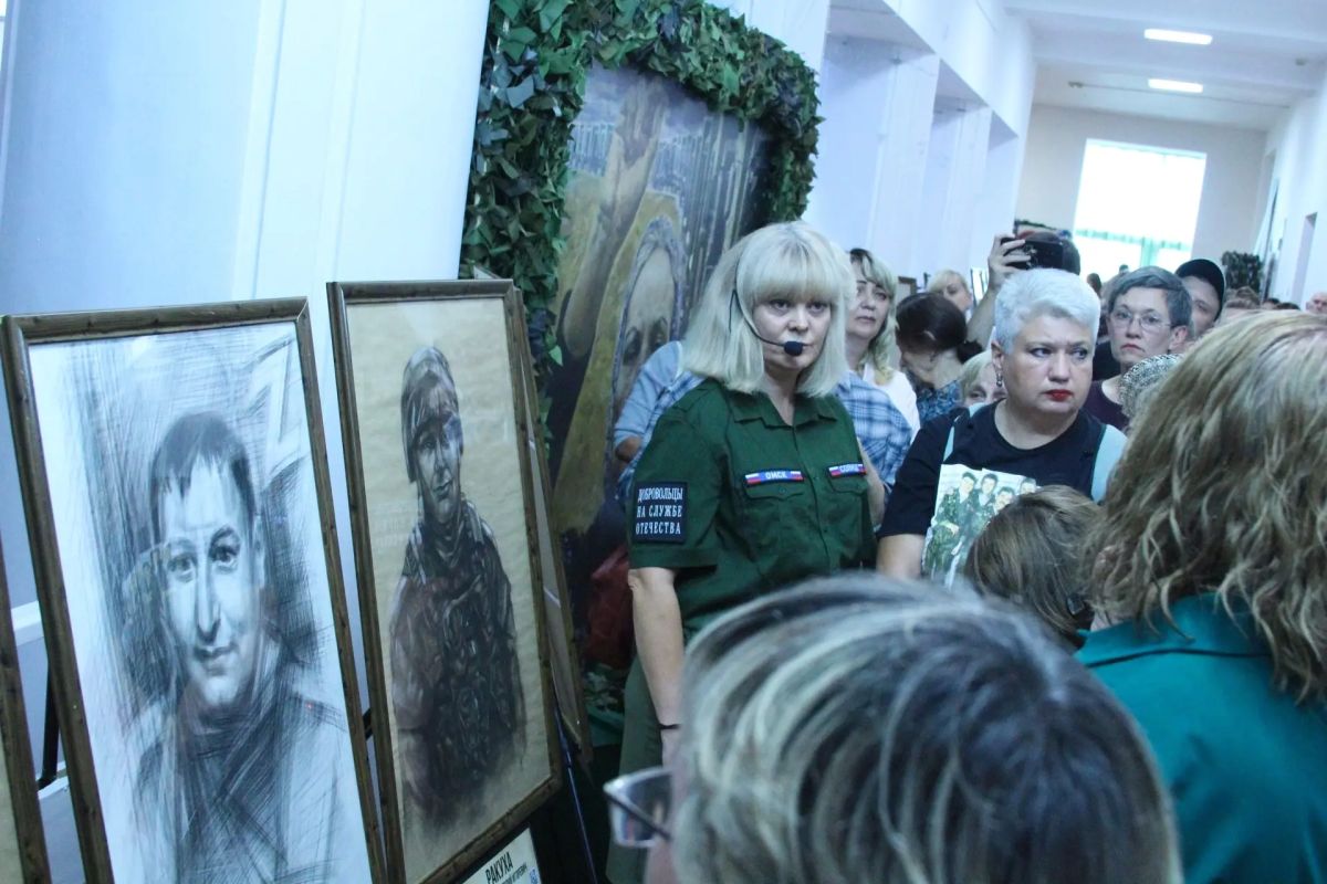 Художники запечатлели омских бойцов СВО на портретах выставки «Уголь земли русской» Художники запечатлели омских бойцов СВО на портретах выставки «Уголь земли русской»