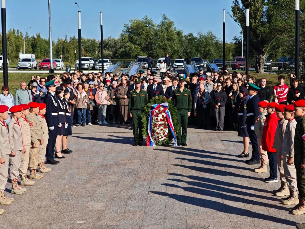 В Омске почтили память жертв террористических актов, а также военных и сотрудников правоохранительных органов, которые героически погибли, сражаясь с терроризмом. В Омске почтили память жертв террористических актов, а также военных и сотрудников правоохранительных органов, которые героически погибли, сражаясь с терроризмом.