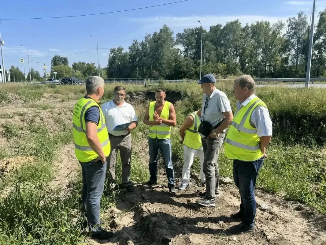 Директор Управления дорожного хозяйства оценил реконструкцию дороги по улице 10 лет Октября — Сыропятскому тракту Директор Управления дорожного хозяйства оценил реконструкцию дороги по улице 10 лет Октября — Сыропятскому тракту