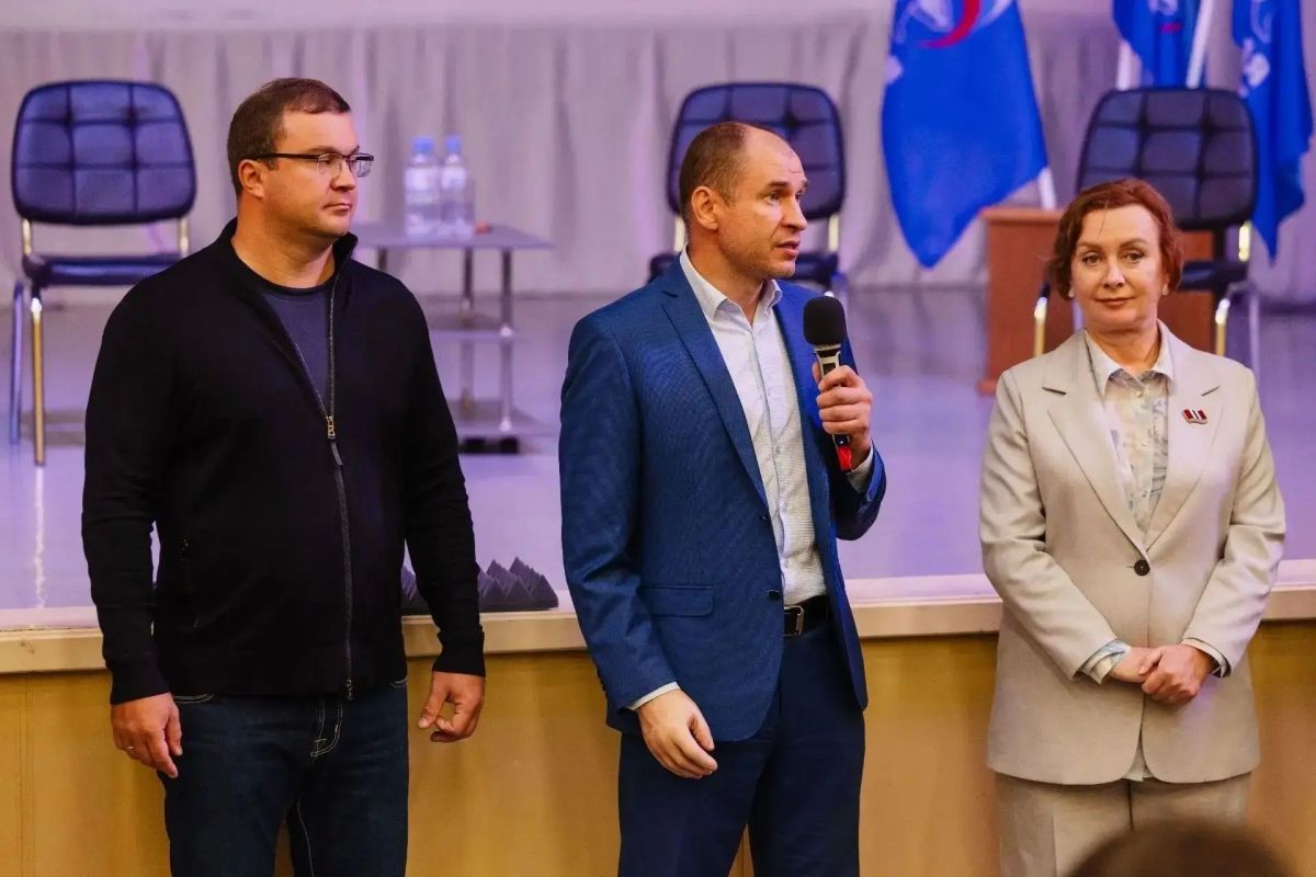Губернатор Виталий Хоценко, представители Правительства Омской области, Герой России, сенатор РФ Дмитрий Перминов, депутат Заксобрания Омской области от Единой России Светлана Энверова и Михаил Каракоз побывали с рабочей... Губернатор Виталий Хоценко, представители Правительства Омской области, Герой России, сенатор РФ Дмитрий Перминов, депутат Заксобрания Омской области от Единой России Светлана Энверова и Михаил Каракоз побывали с рабочей...