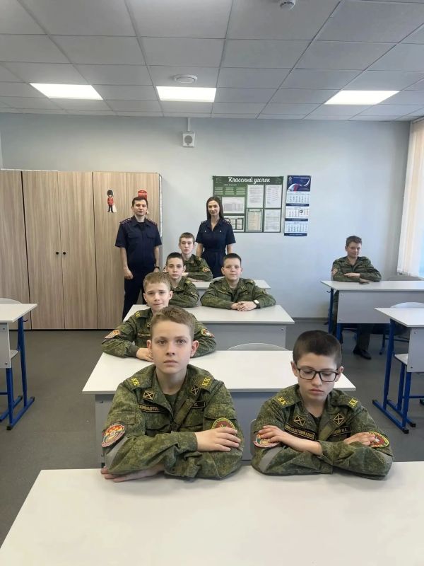 Следователи следственного управления провели профилактические занятия в профильных кадетских классах Следователи следственного управления провели профилактические занятия в профильных кадетских классах