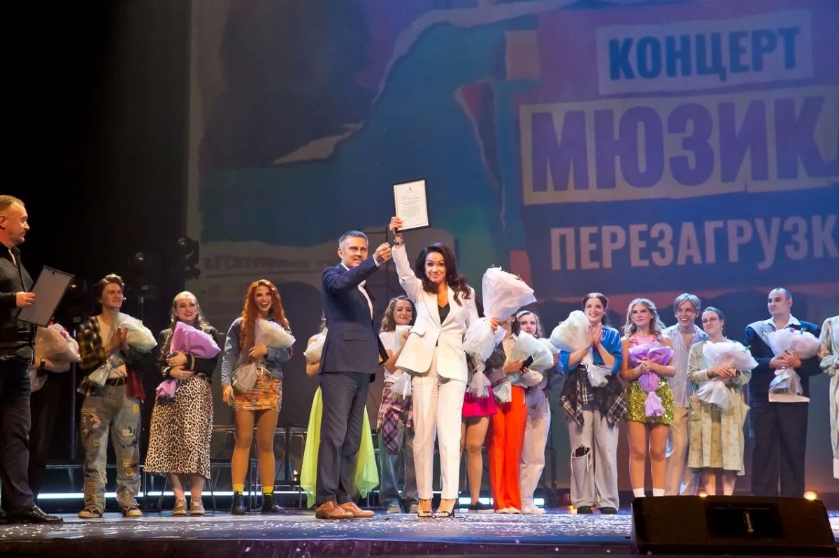 Поздравил участников первой в Сибири «Мастерской мюзикла» с окончанием образовательной программы Поздравил участников первой в Сибири «Мастерской мюзикла» с окончанием образовательной программы
