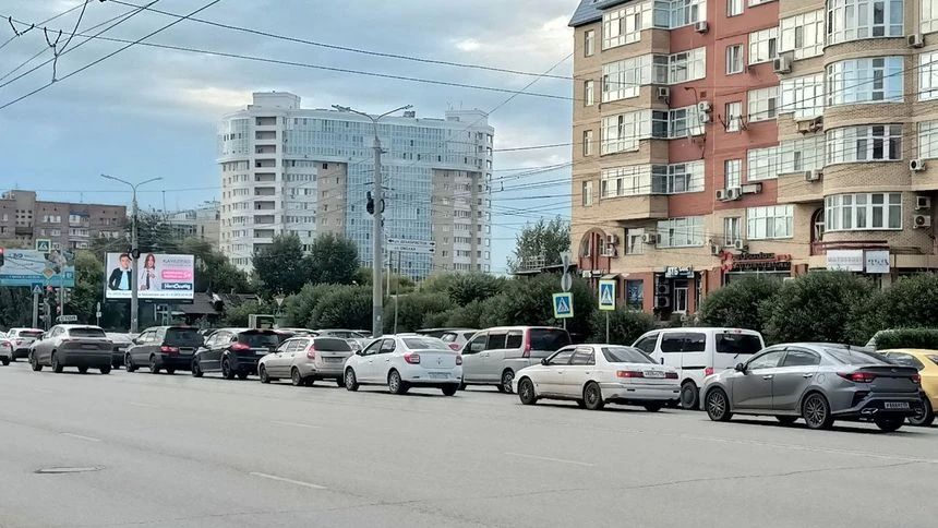 Омск встал в пробки из-за аварии Утро понедельника, 7 сентября, началось для омских автомобилистов с пробок на основных городских магистралях
