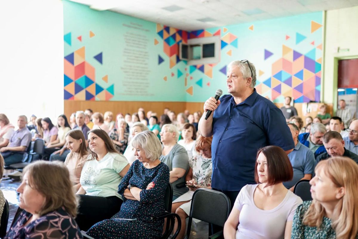 Вместе с главой Центрального округа Радиком Асхатовичем Валиахметовым, депутатом Законодательного Собрания от Единой России Игорем Владимировичем Поповым и депутатом Омского городского Совета Максимом Сергеевичем... Вместе с главой Центрального округа Радиком Асхатовичем Валиахметовым, депутатом Законодательного Собрания от Единой России Игорем Владимировичем Поповым и депутатом Омского городского Совета Максимом Сергеевичем...