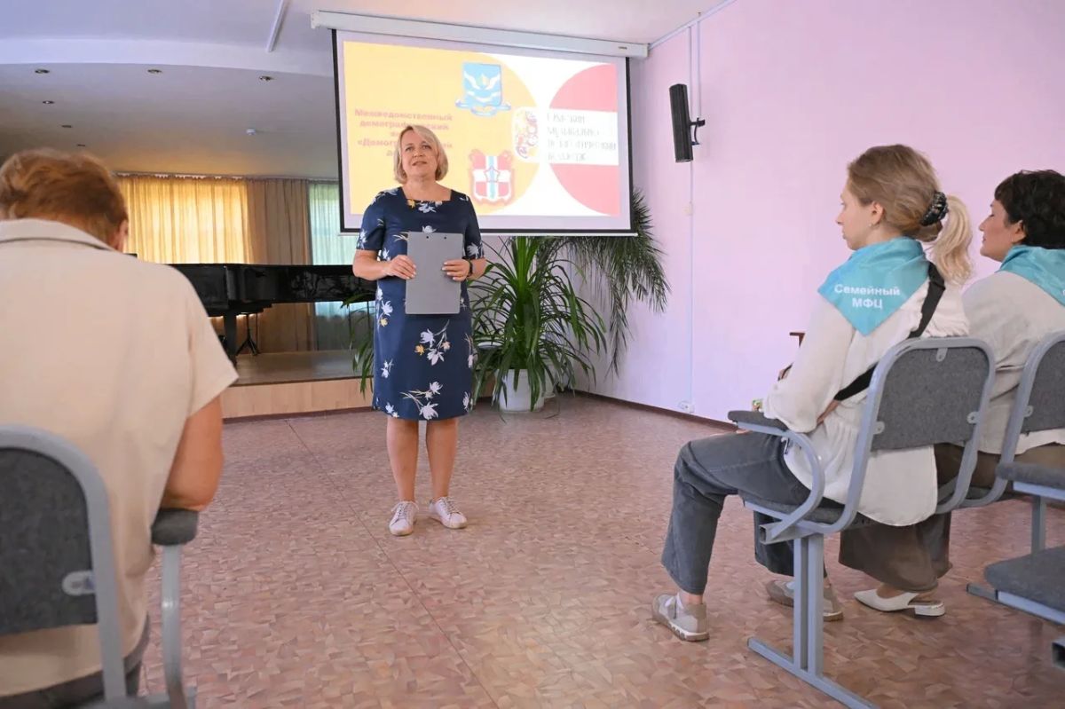 Первый в новом учебном году «Демографический десант» высадился в Омском музыкально-педагогическом колледже Первый в новом учебном году «Демографический десант» высадился в Омском музыкально-педагогическом колледже