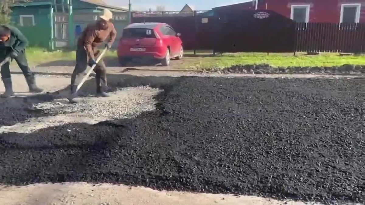 В Марьяновке судебным приставам пришлось вникать в благоустройство дорог