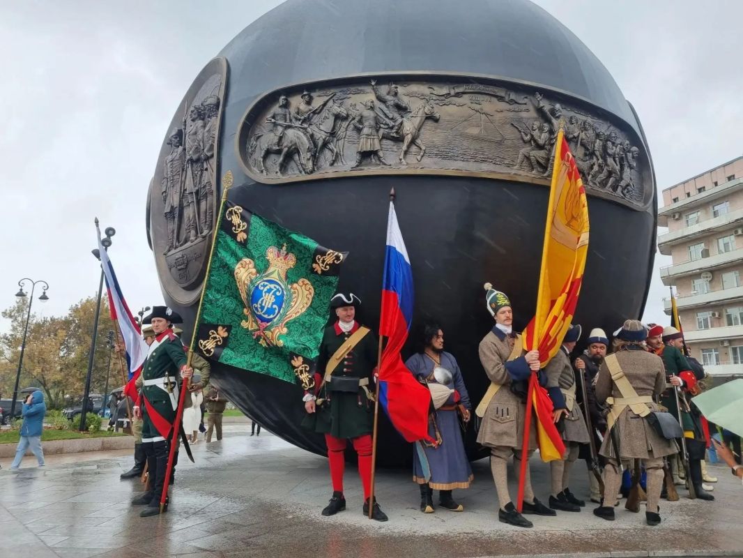 «Держава» вернулась: в Омске открыли площадь Бухгольца «Держава» вернулась: в Омске открыли площадь Бухгольца